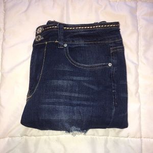 Ripped skinny jeans👤